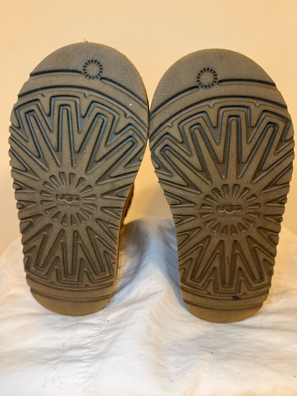 UGG Australia Kids Boots - Picture 8 of 8